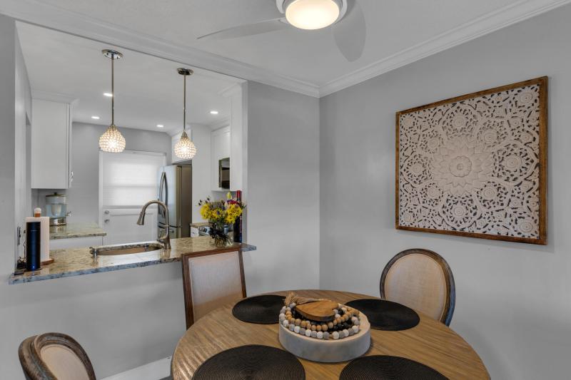  Condo & Townhome Photos