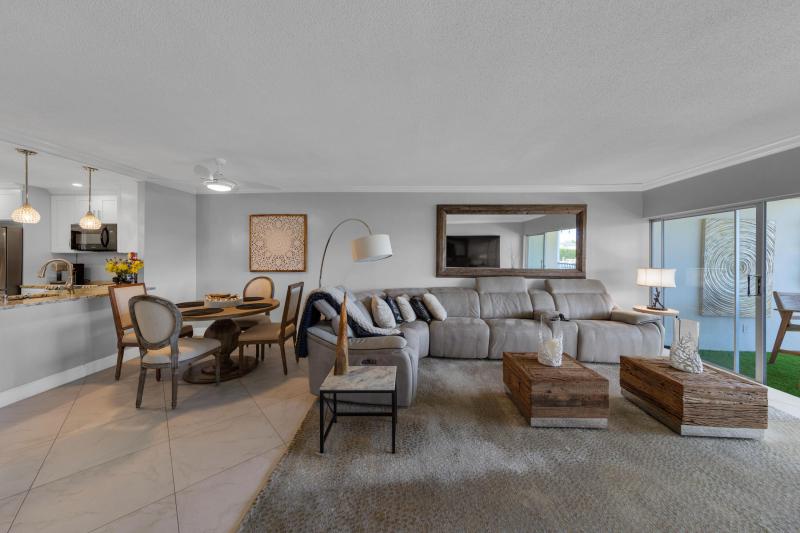  Condo & Townhome Photos