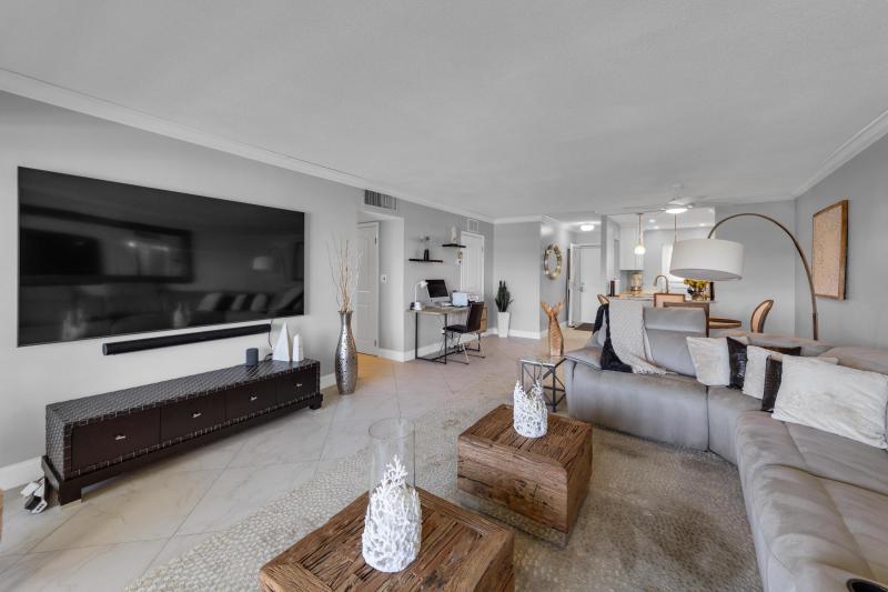  Condo & Townhome Photos
