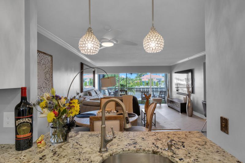  Condo & Townhome Photos