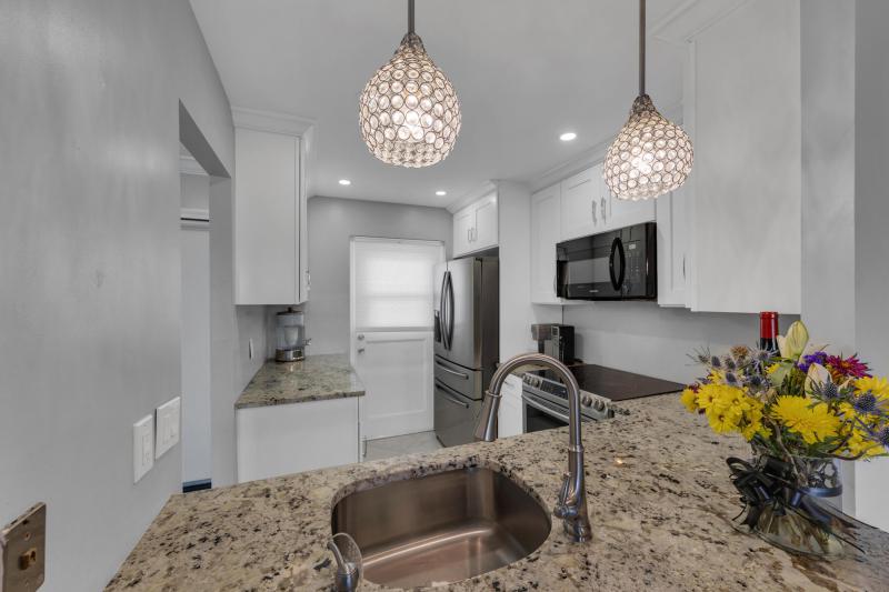  Condo & Townhome Photos