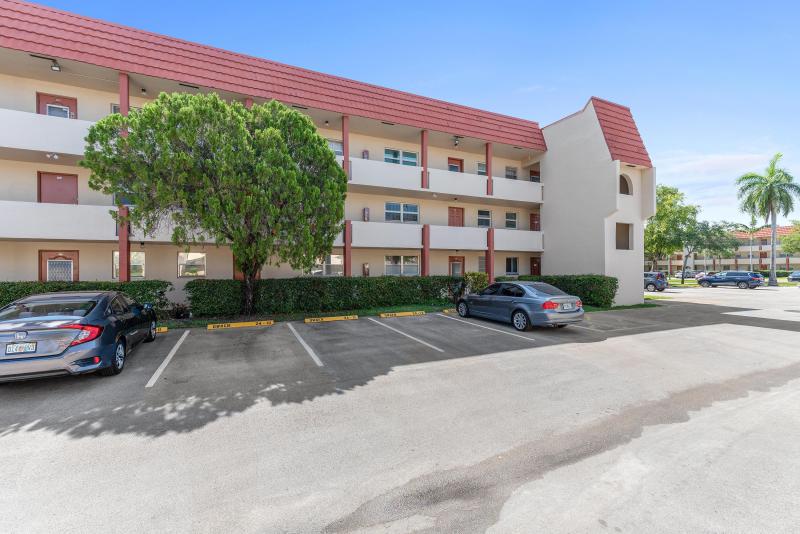  Condo & Townhome Photos