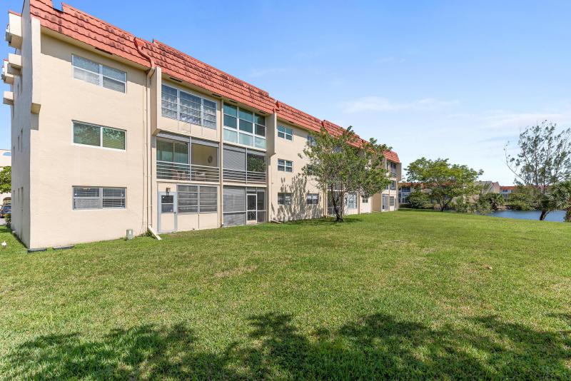  Condo & Townhome Photos