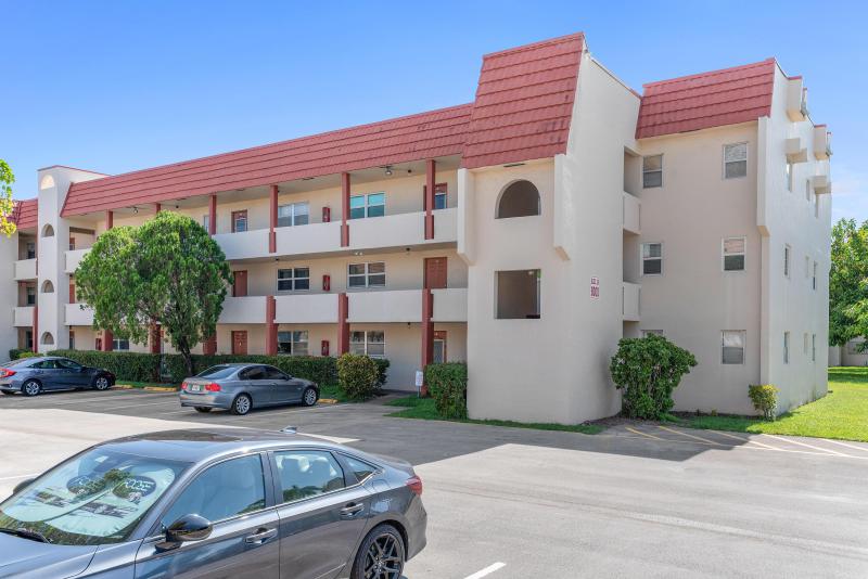 Condo & Townhome Photos