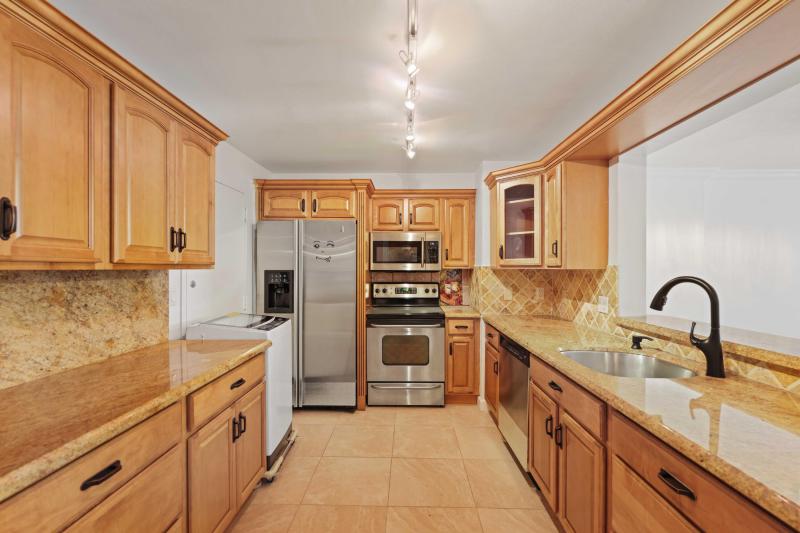  Condo & Townhome Photos