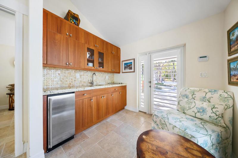  Single Family Homes Photo 20:  Out of Country,  Out of Country 00000