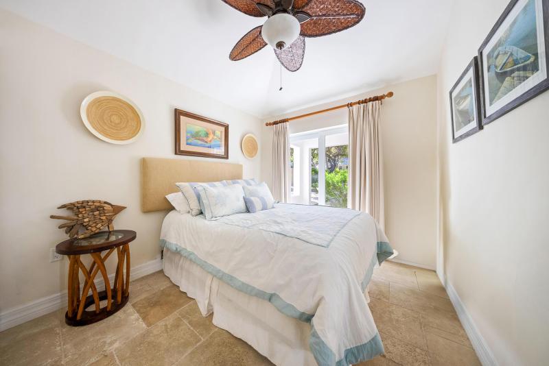  Single Family Homes Photo 21:  Out of Country,  Out of Country 00000