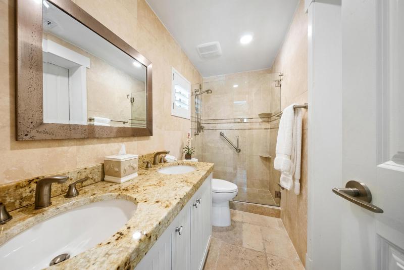  Single Family Homes Photo 22:  Out of Country,  Out of Country 00000