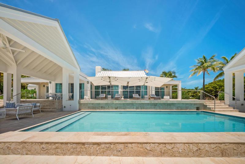  Single Family Homes Photo 32:  Out of Country,  Out of Country 00000
