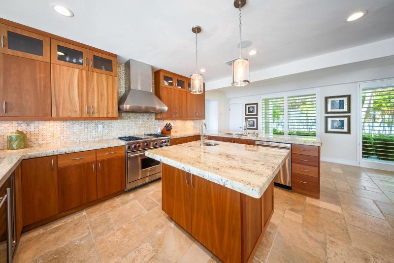  Single Family Homes Photo 9:  Out of Country,  Out of Country 00000