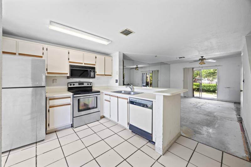  Condo & Townhome Photos