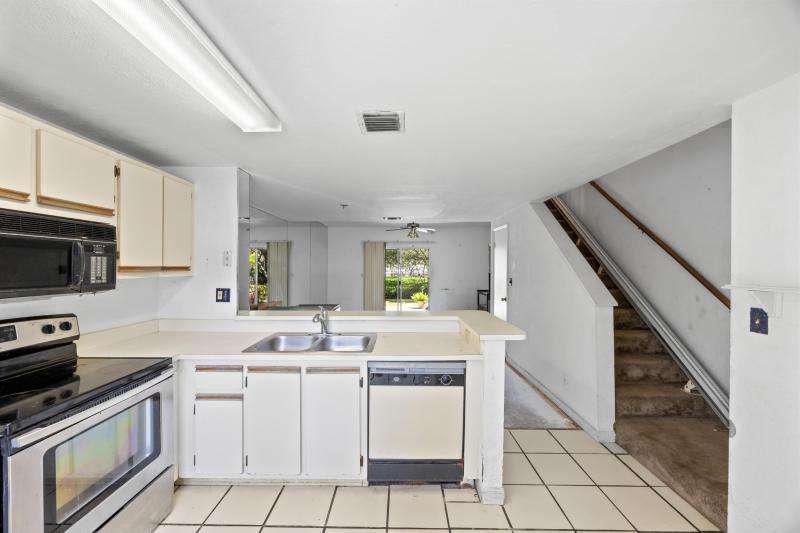  Condo & Townhome Photos