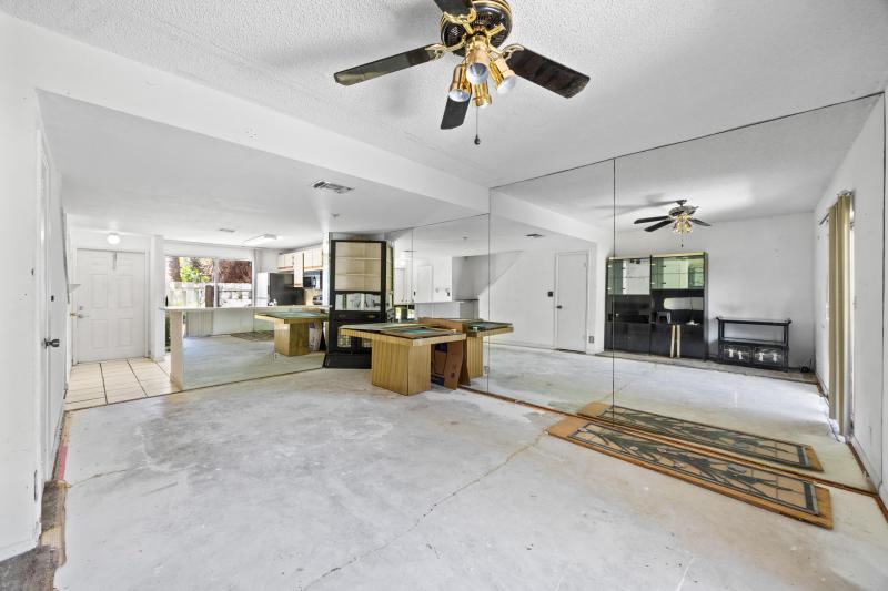 Condo & Townhome Photos