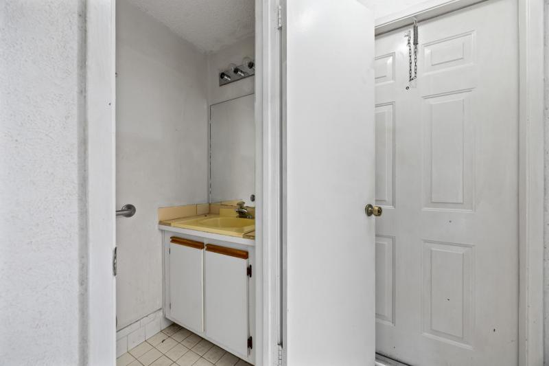  Condo & Townhome Photos