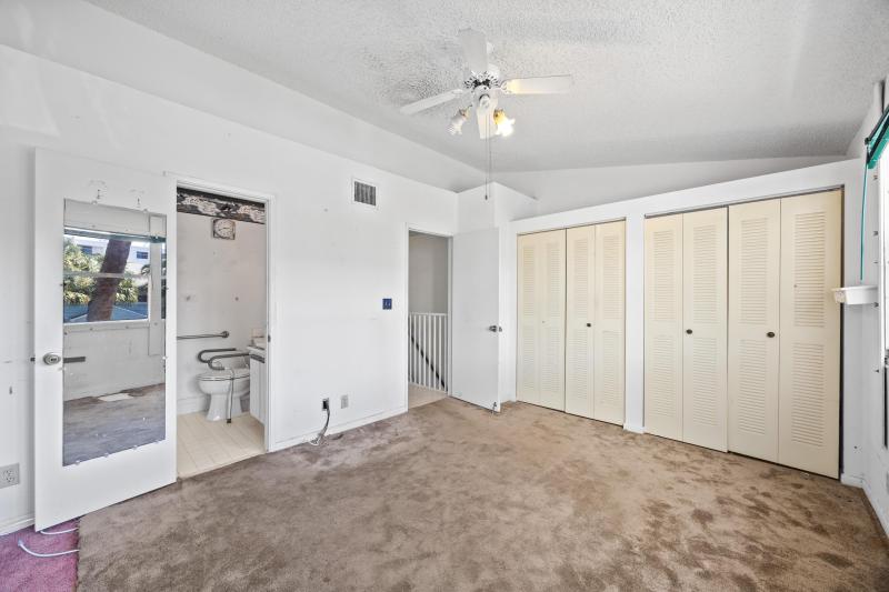  Condo & Townhome Photos