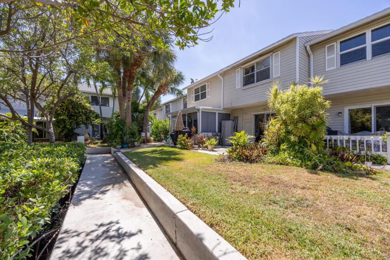  Condo & Townhome Photos