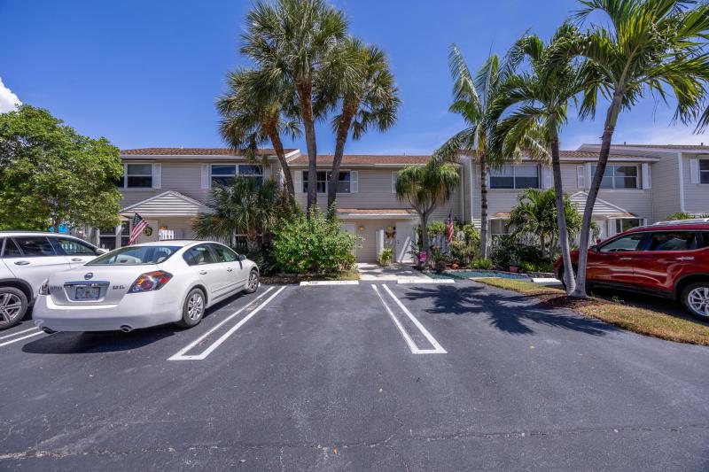  Condo & Townhome Photos