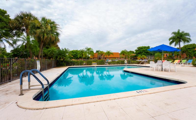  Condo & Townhome Photos