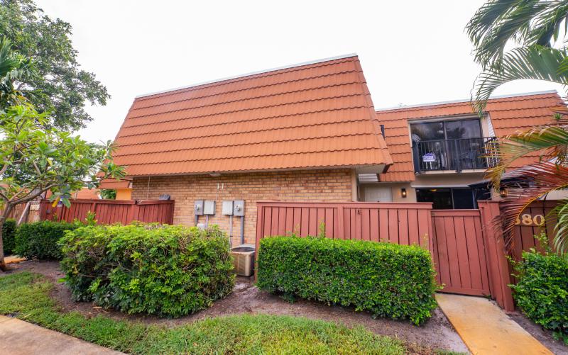  Condo & Townhome Photos
