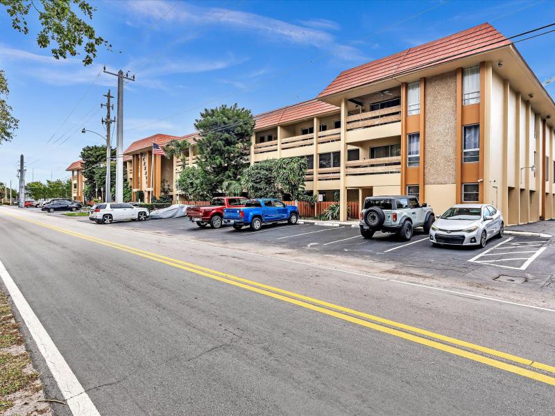  Condo & Townhome Photos