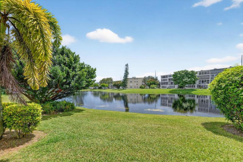  Condo & Townhome Photos