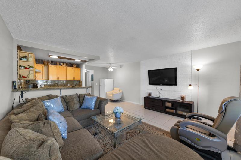  Condo & Townhome Photos