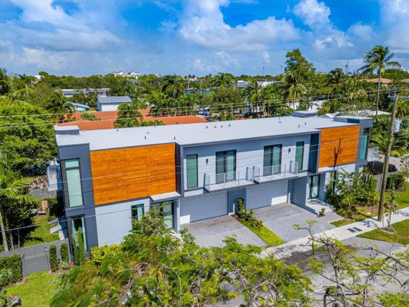  Condo & Townhome Photos