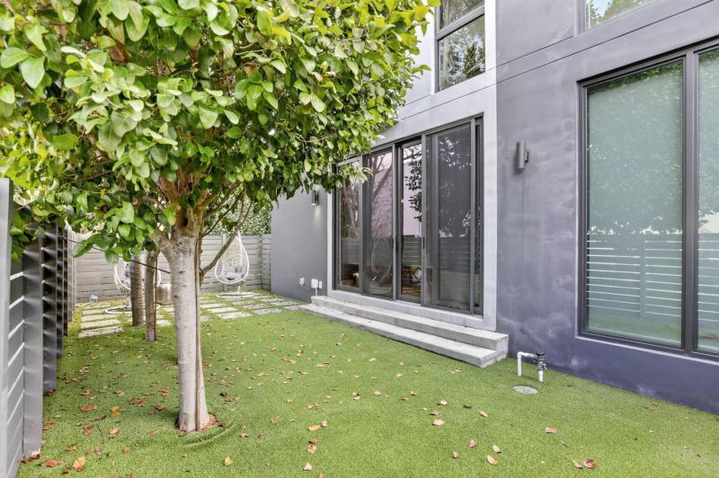  Condo & Townhome Photos