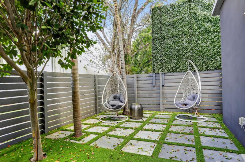  Condo & Townhome Photos