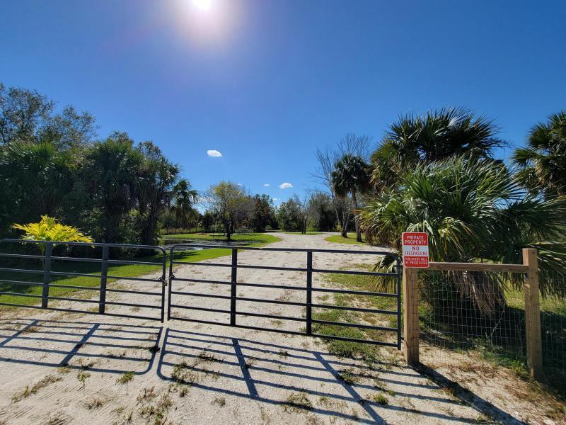 Commercial & Industrial Land Images 