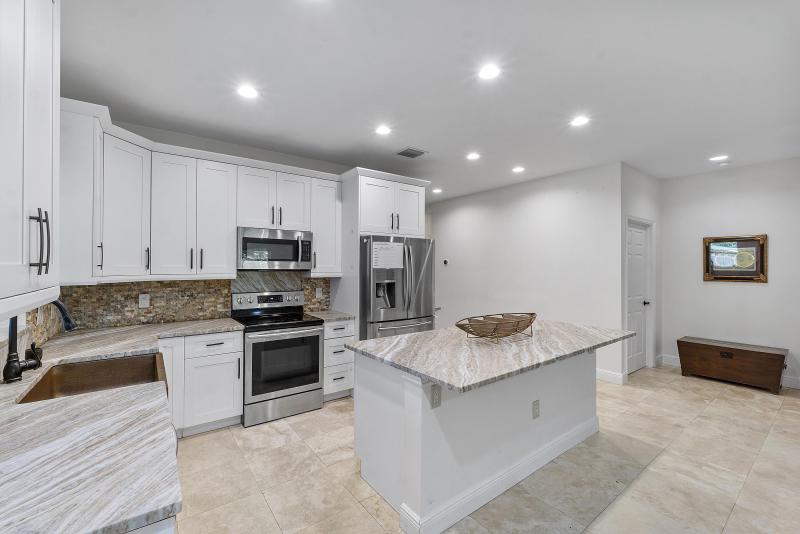  Single Family Homes Photo 10:  Fort Lauderdale,  FL 33312