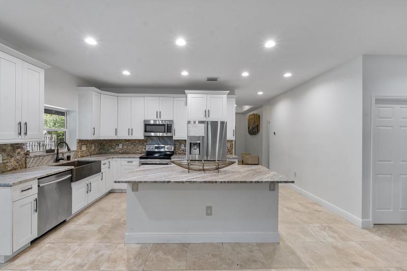 Single Family Homes Photo 12:  Fort Lauderdale,  FL 33312