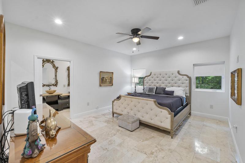  Single Family Homes Photo 13:  Fort Lauderdale,  FL 33312