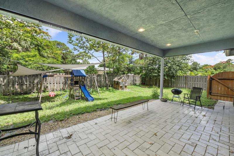  Single Family Homes Photo 17:  Fort Lauderdale,  FL 33312
