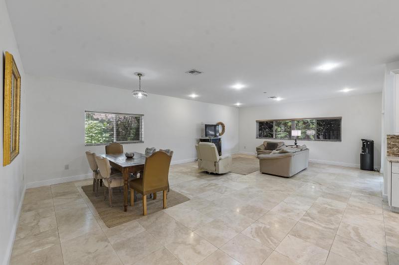  Single Family Homes Photo 9:  Fort Lauderdale,  FL 33312