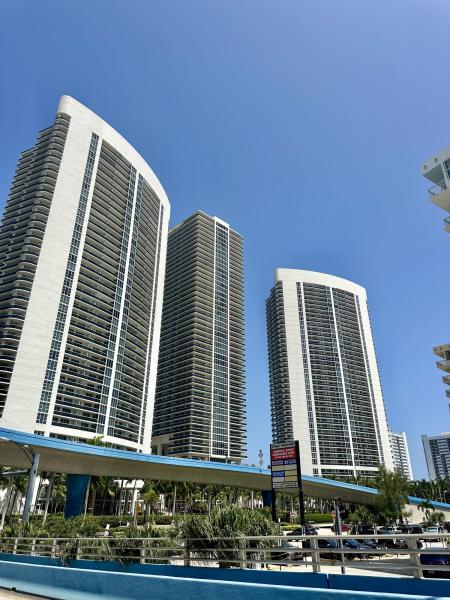  Condo & Townhome Photos
