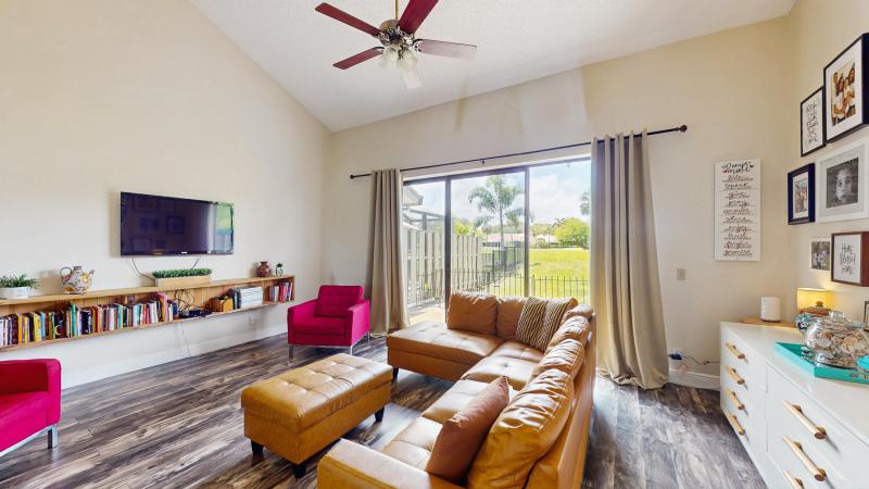  Condo & Townhome Photos