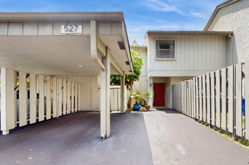  Condo & Townhome Photos