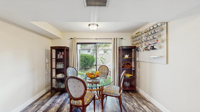  Condo & Townhome Photos