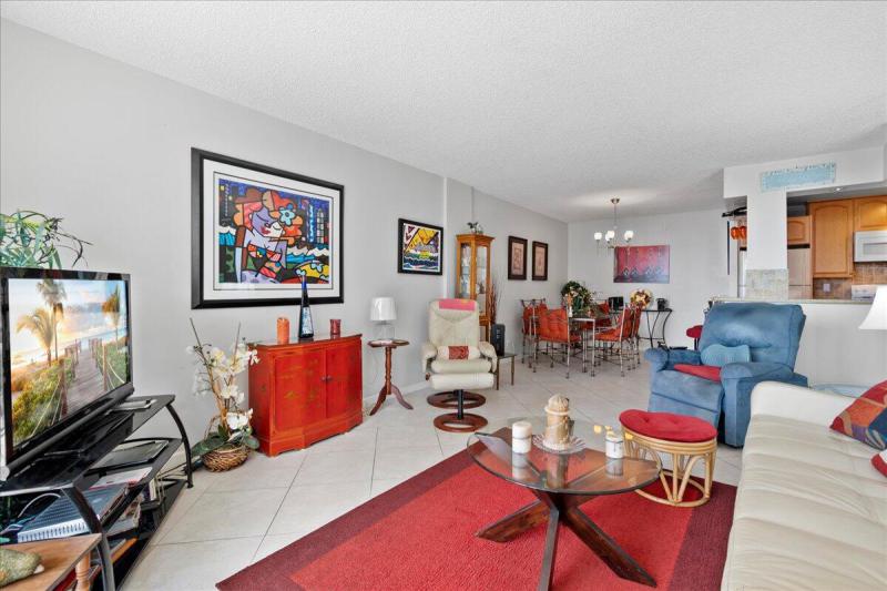  Condo & Townhome Photos