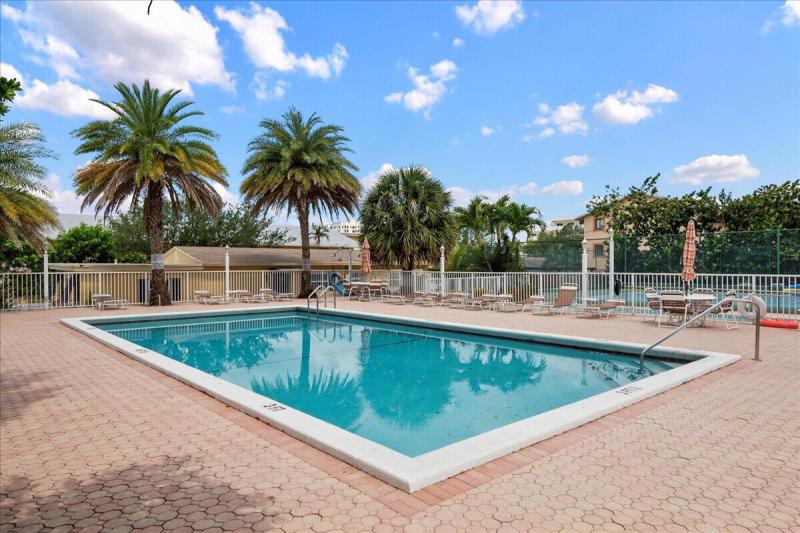  Condo & Townhome Photos