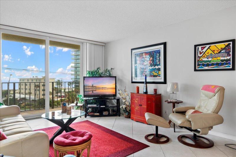  Condo & Townhome Photos