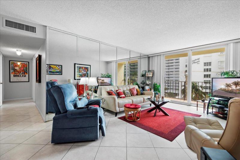 Condo & Townhome Photos