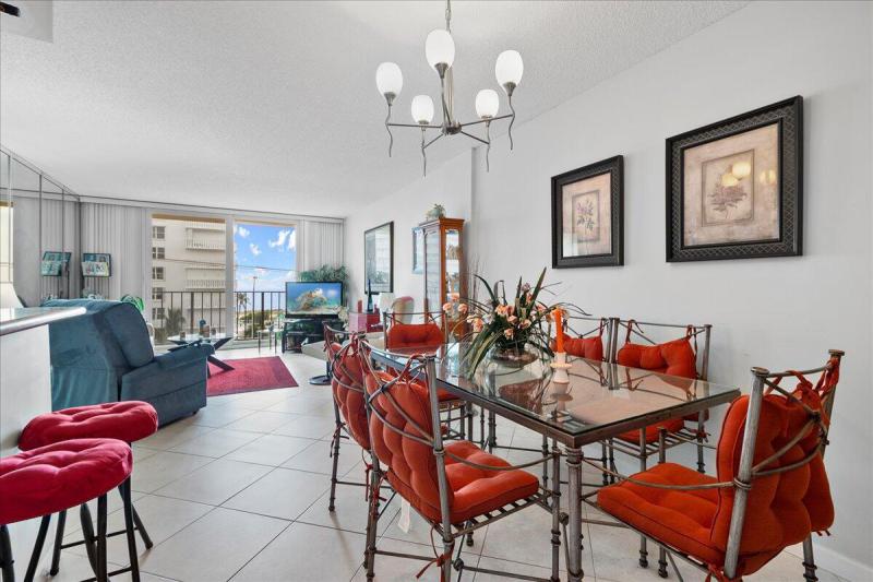  Condo & Townhome Photos