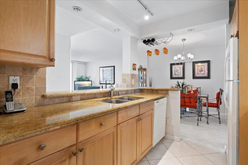 Condo & Townhome Photos