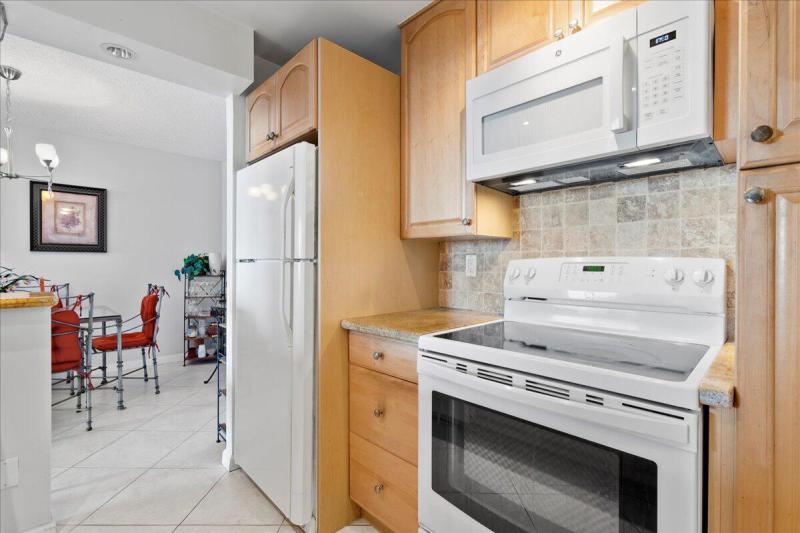  Condo & Townhome Photos