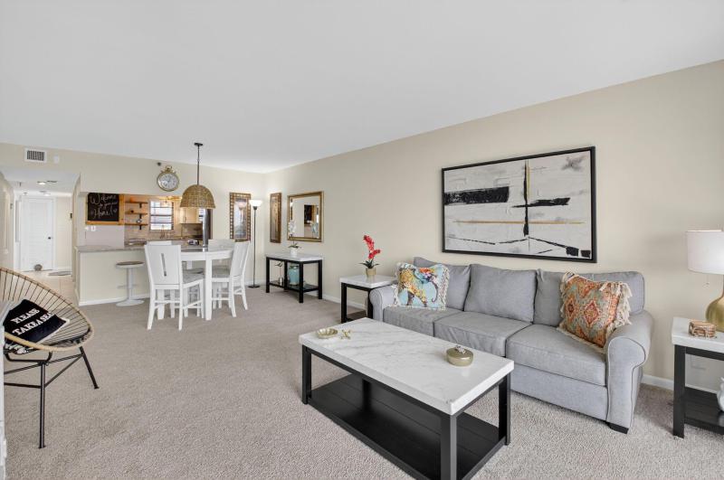  Condo & Townhome Photos