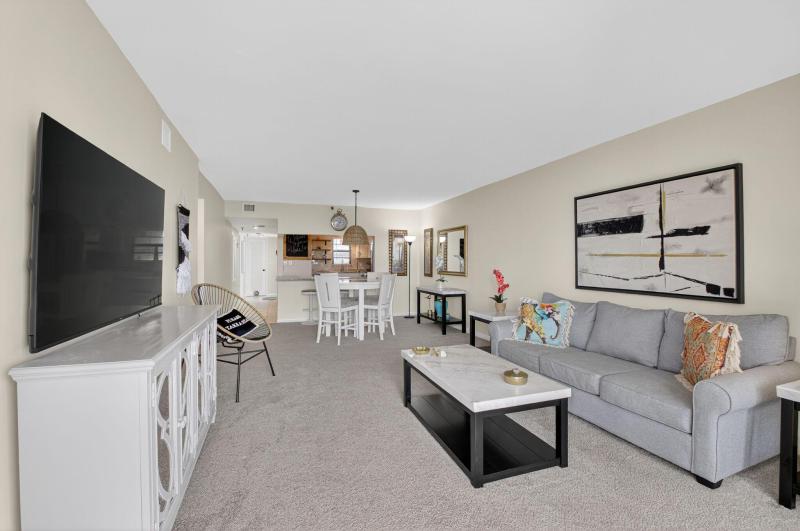  Condo & Townhome Photos