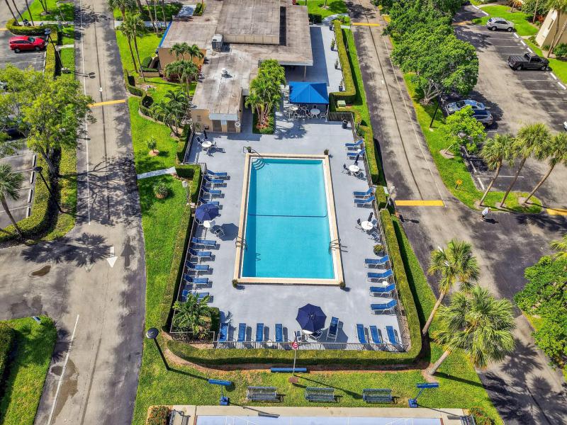  Condo & Townhome Photos