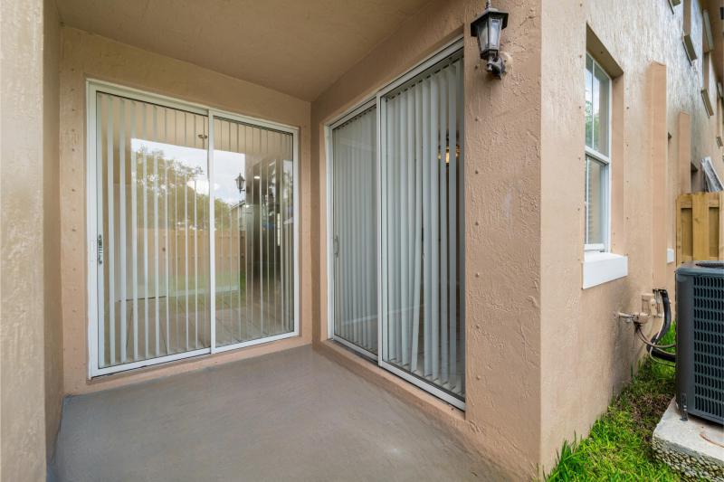  Condo & Townhome Photos
